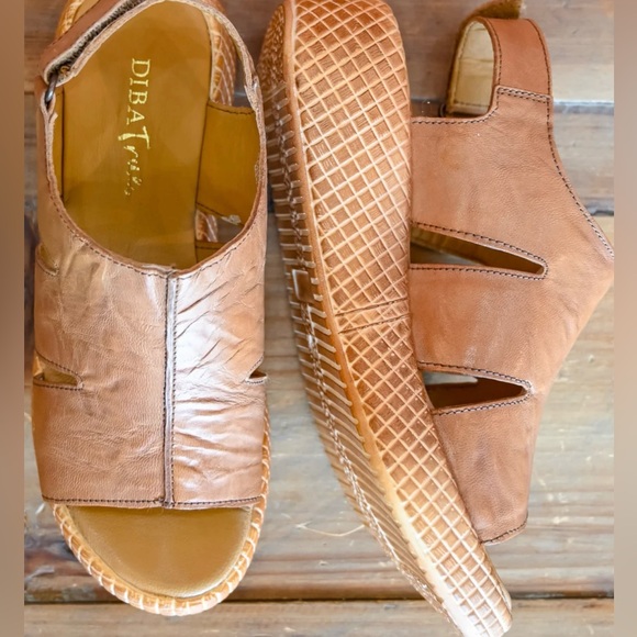 New  wt box ,  Diba true tan  platttform  wedge sandals. - Picture 1 of 13